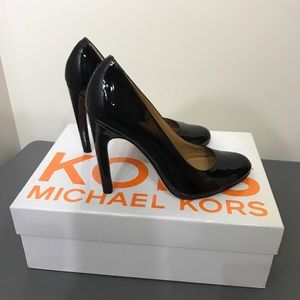 Michael Kors patent black almond toe pumps size 6